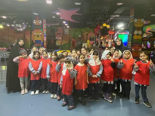 مدرسه رسا، اردو دانش آموزان پایه اول به شهربازی